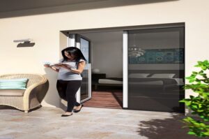 Bridging the Gap Between Comfort and Nature: The Advantages of Retractable Bug Screens