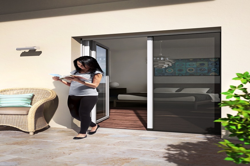 Retractable bug screen