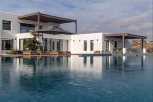 BlueVillas: Recognized by the World Luxury Hotel Awards as Best Serviced Villas in Greece